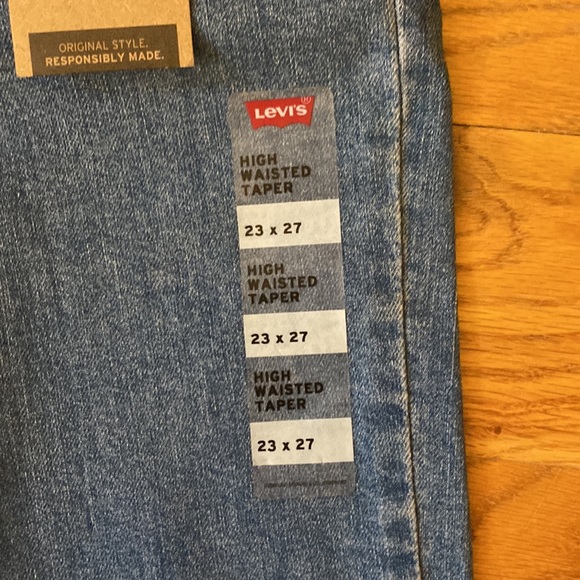 NWT Levi’s High Waisted Tapered Jeans in FYI in Size 23 x 27 - Picture 15 of 16